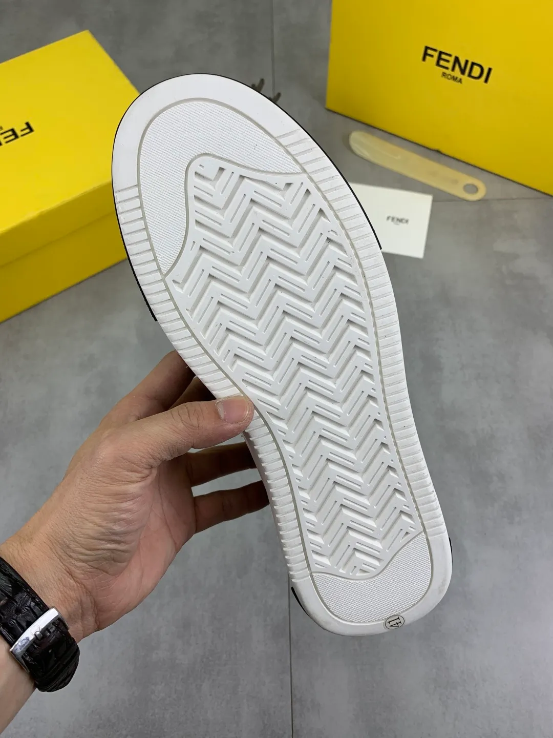 ​Men's shoes 💰P420 💰[New style] little monster 🆘 New style at FENDI counter 🕶️🕶️Simple routing effect, showing an elegant and cool driving shoe 🎬Using imported calfskin + first-layer pigskin lining🐂Excellent material🎬Detailed workmanship 🤗Comfortable foot feel➰➰. ​Pair it with any outfit to show your taste and temperament, low-key luxury ♻️Design ​simple and elegant ​noble and fashionable 🍃​Very loved and favored by trendy men 💓❤️size: 38-44 4️⃣colors available